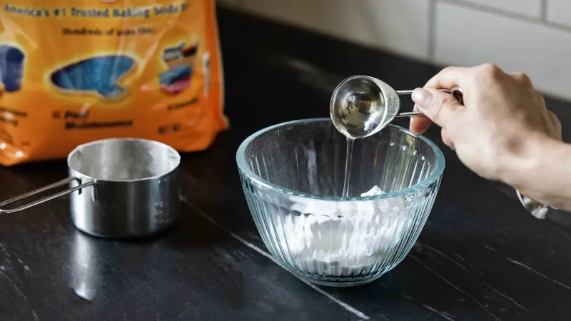 Bicarbonato de sodio con ingredientes naturales para limpieza del hogar